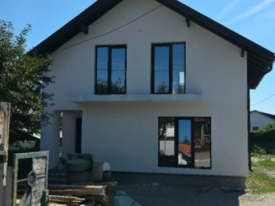 Casa noua, P+M, 4 camere, terasa, teren 500 m2, central, Cornu