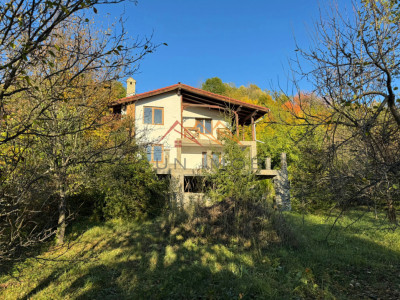 Vila S+P+E, priveliste deosebita, 6 camere, garaj, terasa, Cornu, PH