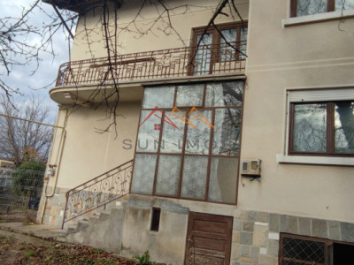 Casa D+P+E, an 1980, teren 285 m2, zona foarte buna, Campina, Prahova