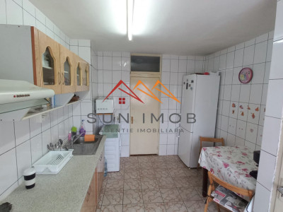 Apartament 3 camere, ultracentral, decomandat, 76mp, CT, Municipiul Campina