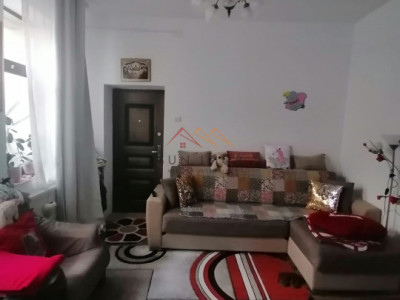 Casa 3 camere, 2 grupuri sanitare, curte, mobilat si utilat, CT