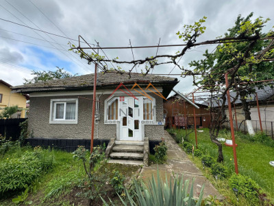Casa solida 5 camere, teren 736mp, toate utilitatile, CT